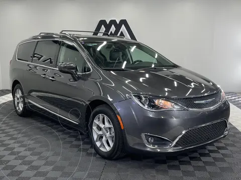 Chrysler Pacifica Limited usado (2019) color Gris precio $399,999