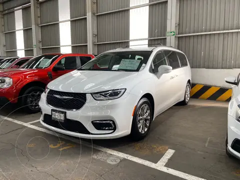 Chrysler Pacifica Limited usado (2021) color Blanco Perla financiado en mensualidades(enganche $150,000 mensualidades desde $16,000)