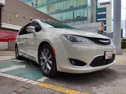 Chrysler Pacifica Limited Platinum usado (2019) color Beige precio $375,000
