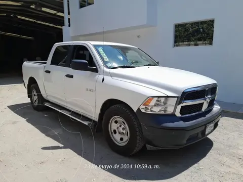 Chrysler Ram 2500 SLT 4x2 Quad Cab Aut usado (2017) color Blanco precio $290,000