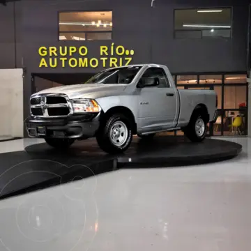 Chrysler Ram 1500 Custom usado (2015) color plateado precio $229,000