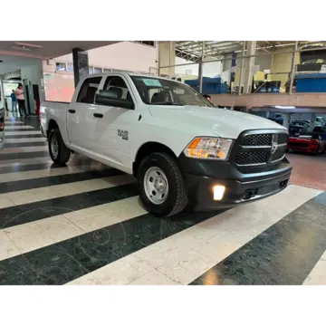 Chrysler Ram 1500 Custom usado (2024) color Blanco precio $580,000