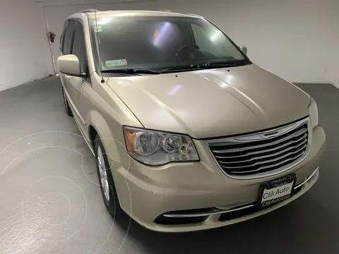 foto Chrysler Town and Country Touring 3.6L usado (2015) color Beige precio $250,000