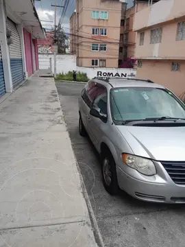 Chrysler Town and Country Limited 3.8L Aut usado (2005) color Plata precio $68,000
