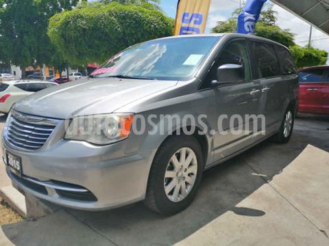 Chrysler Town and Country Li 3.6L usado (2015) color Plata precio $195,000