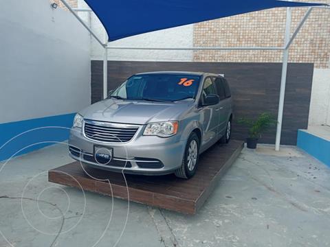 foto Chrysler Town and Country Touring 3.6L usado (2016) precio $270,000