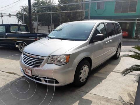 Chrysler Town and Country LX 3.6L usado (2012) color Plata precio $149,000