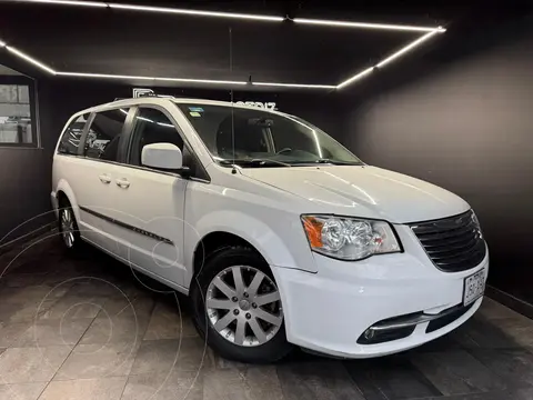 Chrysler Town and Country Limited 3.6L usado (2016) color Blanco precio $225,000