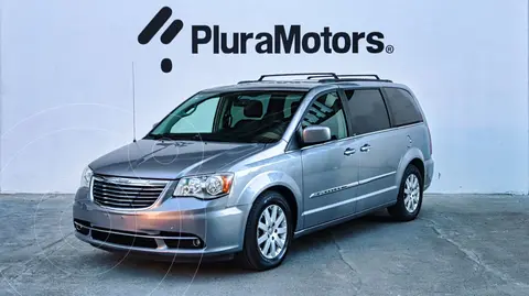 Chrysler Town and Country Touring 3.6L usado (2013) color Gris precio $159,000