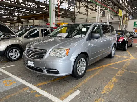 Chrysler Town and Country Touring 3.6L usado (2016) color Plata Martillado financiado en mensualidades(enganche $50,000 mensualidades desde $4,500)