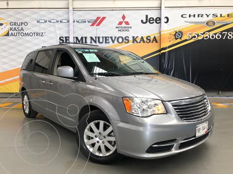 foto Chrysler Town and Country Touring 3.6L usado (2016) precio $280,000