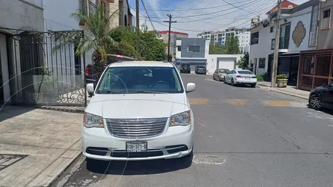 Chrysler Town and Country Touring 3.6L usado (2015) color Blanco precio $150,000