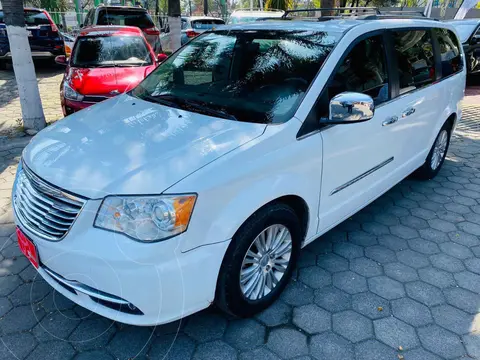 Chrysler Town and Country Limited 3.6L usado (2015) color Blanco precio $199,000