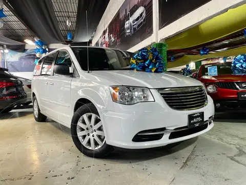 Chrysler Town and Country Li 3.6L usado (2016) color Blanco financiado en mensualidades(enganche $83,044 mensualidades desde $5,288)