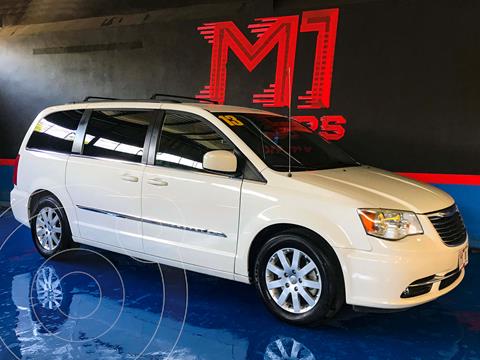 Chrysler Town and Country Limited 3.6L usado (2013) color Blanco financiado en mensualidades(enganche $96,200 mensualidades desde $6,300)