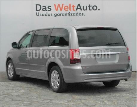 foto Chrysler Town and Country Li 3.6L usado (2016) color Plata Dorado precio $215,000