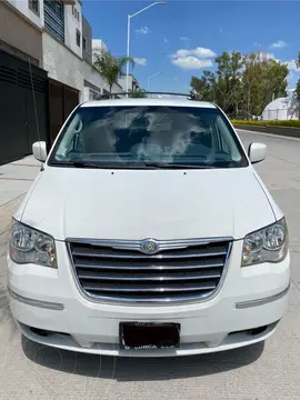 Chrysler Town and Country Signature Series usado (2010) color Blanco precio $165,000