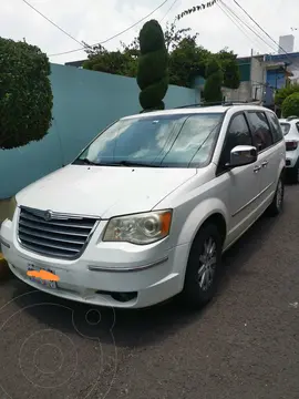Chrysler Town and Country Limited 4.0L usado (2010) color Blanco precio $140,000