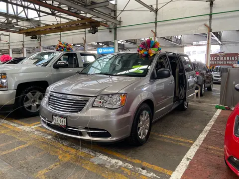 Chrysler Town and Country Li 3.6L usado (2016) color Plata Martillado financiado en mensualidades(enganche $55,000 mensualidades desde $5,000)