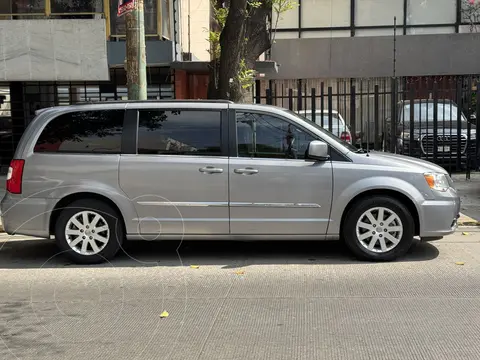 Chrysler Town and Country Touring Piel 3.6L usado (2016) color Plata precio $265,000