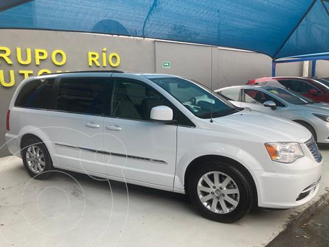foto Chrysler Town and Country Touring 3.6L usado (2014) color Blanco precio $189,000
