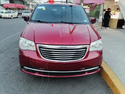 Chrysler Town and Country Touring 3.6L usado (2014) color Rojo precio $207,000