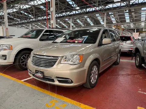 Chrysler Town and Country Touring Piel 3.6L usado (2016) color Granito precio $189,000