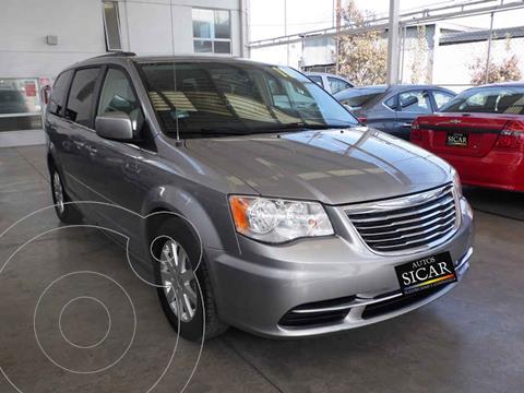 foto Chrysler Town and Country Touring 3.6L usado (2016) color Gris precio $239,000