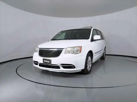 Chrysler Town and Country Touring 3.6L usado (2015) color Negro precio $281,999