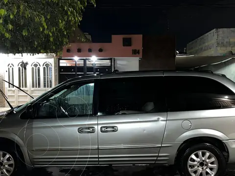 Chrysler Town and Country LX 3.8L usado (2003) color Gris precio $60,000