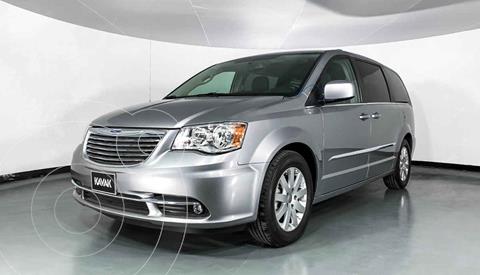 foto Chrysler Town and Country Touring 3.6L usado (2016) color Plata precio $267,999