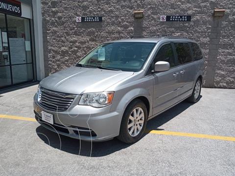foto Chrysler Town and Country Touring 3.6L usado (2015) color Plata Dorado precio $205,000