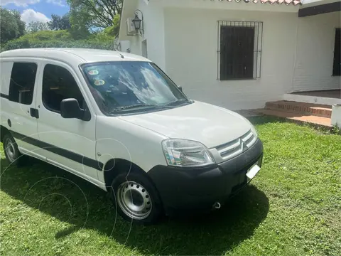 Citroen Berlingo Furgon 1.4 Business Mixto usado (2014) color Blanco financiado en cuotas(anticipo $6.000.000 cuotas desde $278.000)