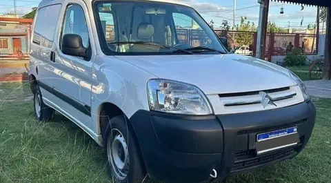 Citroen Berlingo Furgon 1.6 HDi Business usado (2022) color Blanco financiado en cuotas(anticipo $2.400.000 cuotas desde $250.000)