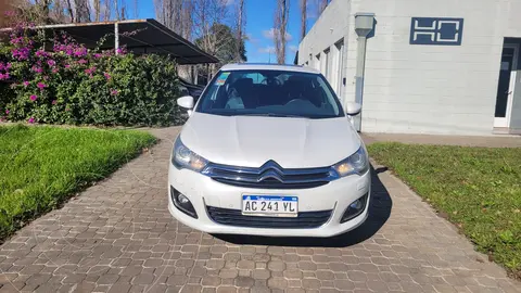 Citroen C4 Lounge 1.6 Shine THP Aut usado (2018) color Blanco Nacarado precio u$s11.000