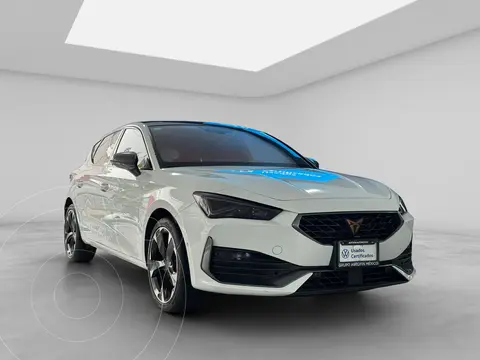 CUPRA Leon 190 HP usado (2024) color Blanco financiado en mensualidades(enganche $133,252 mensualidades desde $12,149)