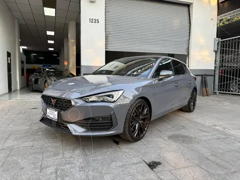 CUPRA Leon 300 HP usado (2023) color Gris financiado en mensualidades(enganche $126,000 mensualidades desde $18,212)