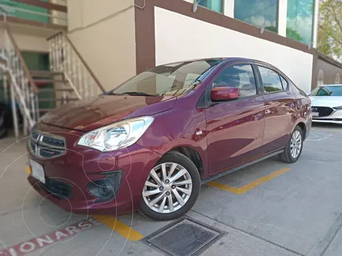 foto Dodge Attitude SXT usado (2019) color Rojo precio $169,000