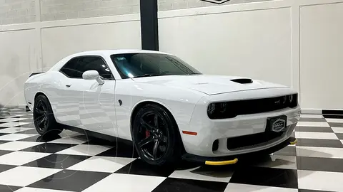 Dodge Challenger SRT usado (2018) color Blanco financiado en mensualidades(enganche $257,980 mensualidades desde $29,500)