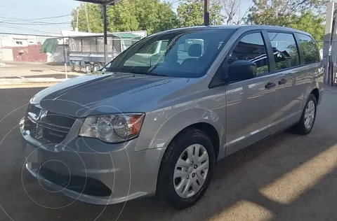 Dodge Grand Caravan SE usado (2018) color Plata Martillado precio $196,000