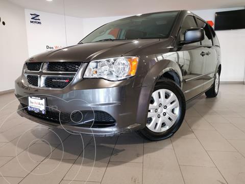 Dodge Grand Caravan SXT usado (2017) color Marron financiado en mensualidades(enganche $82,538 mensualidades desde $7,117)