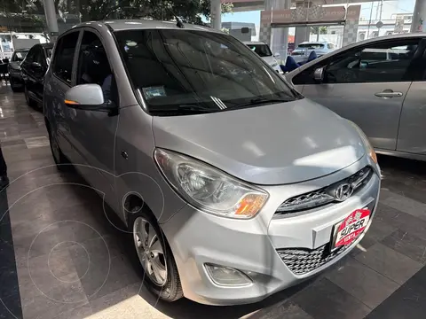 Dodge i10 GLS Premium usado (2012) color plateado precio $99,000