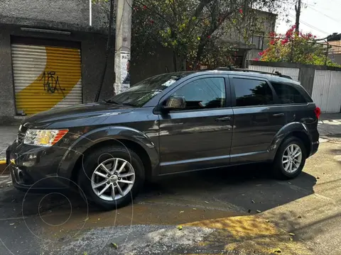 Dodge Journey SXT 2.4L 7 Pasajeros usado (2017) color Granito precio $300,000