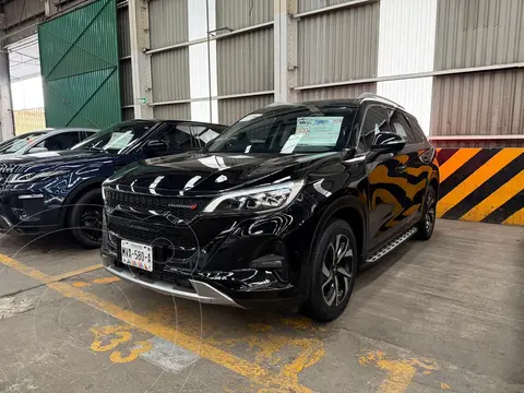 Dodge Journey SXT usado (2023) color Negro financiado en mensualidades(enganche $100,000 mensualidades desde $9,000)