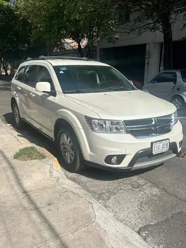Dodge Journey SXT 2.4L 5 Pasajeros Plus usado (2015) color Blanco precio $250,000