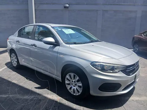 Dodge Neon SE usado (2017) color plateado precio $188,800