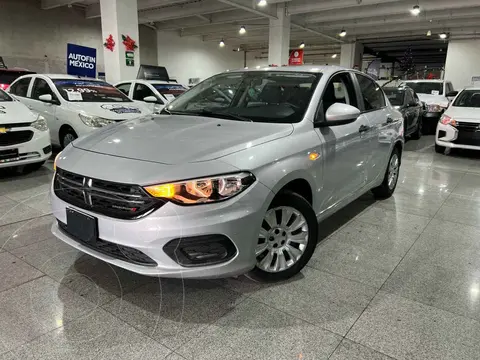 Dodge Neon SE Aut usado (2017) color Plata precio $200,000