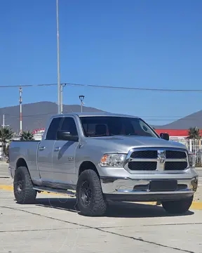 Dodge Ram 1500 5.7L HEMI Crew Cab 4X4 Aut usado (2014) color Gris precio $16.900.000