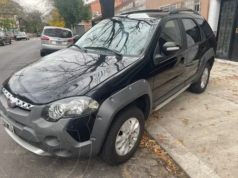 FIAT Palio Weekend 1.6 Adventure Locker usado (2016) color Negro Vesubio precio $13.800.000