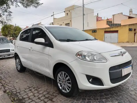 FIAT Palio 5P Attractive usado (2017) color Blanco Banchisa financiado en cuotas(anticipo $6.000.000)